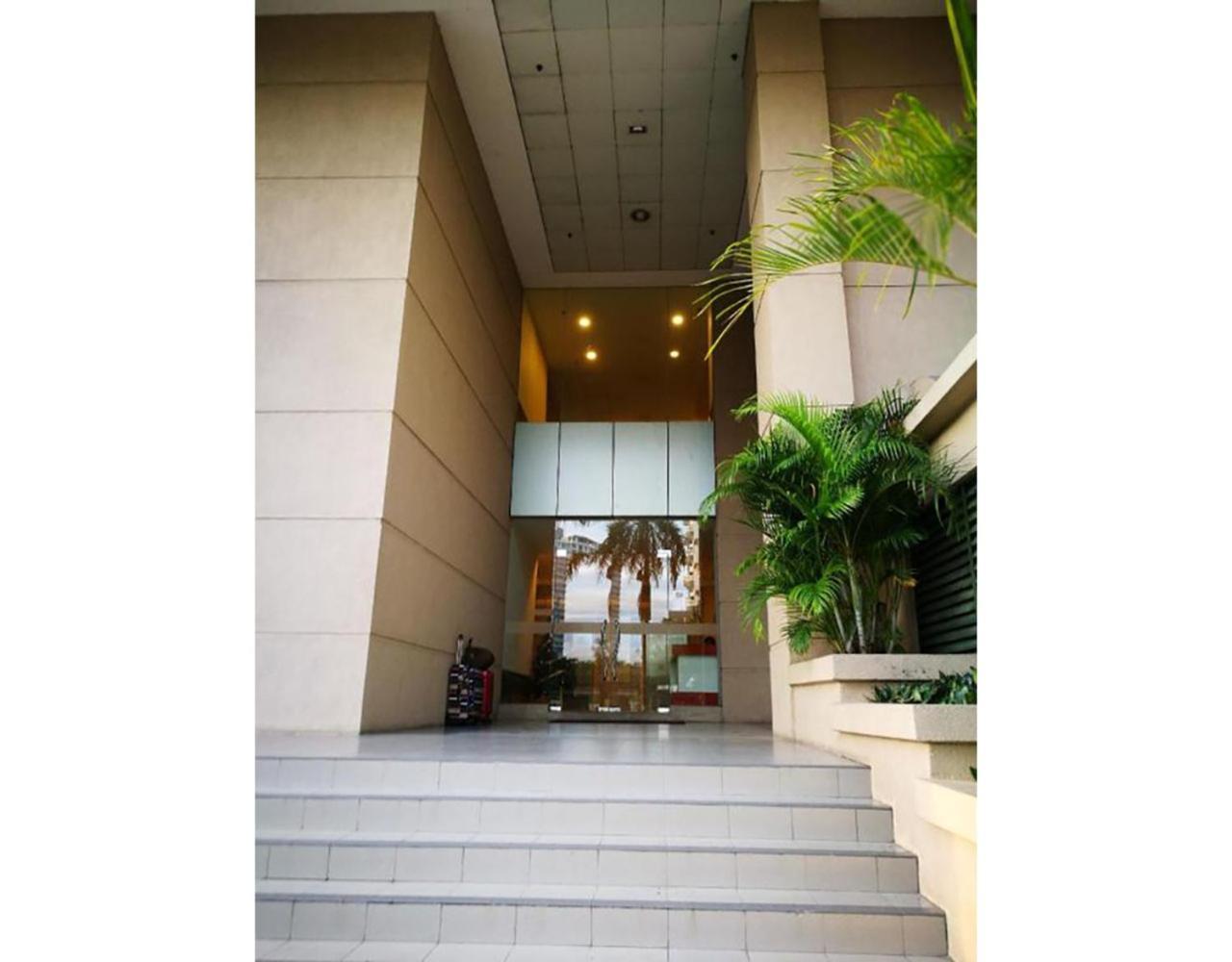The Regency Luxury Suite -Gurney Strait Quay Tanjung Tokong Екстер'єр фото