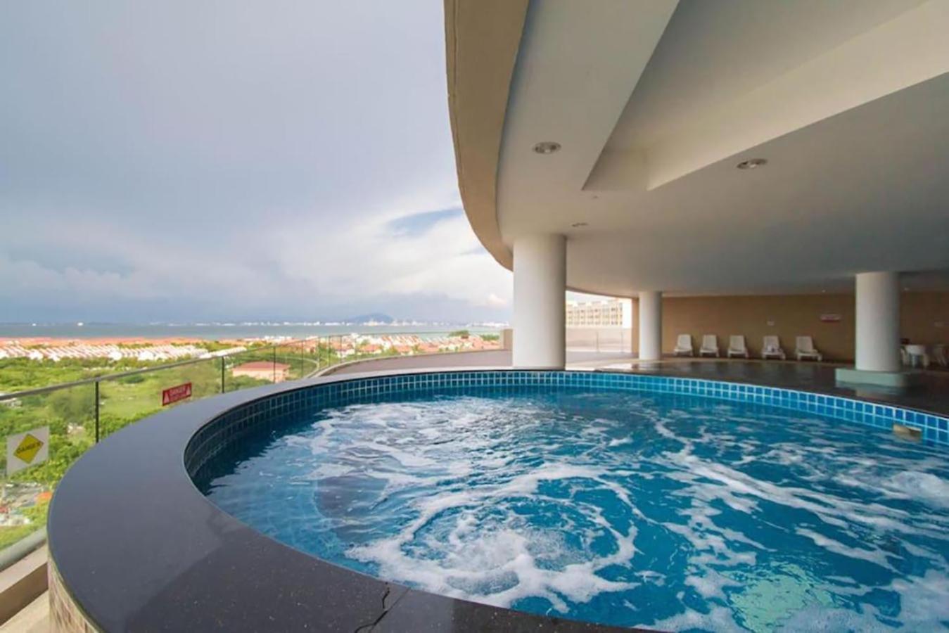 The Regency Luxury Suite -Gurney Strait Quay Tanjung Tokong Екстер'єр фото